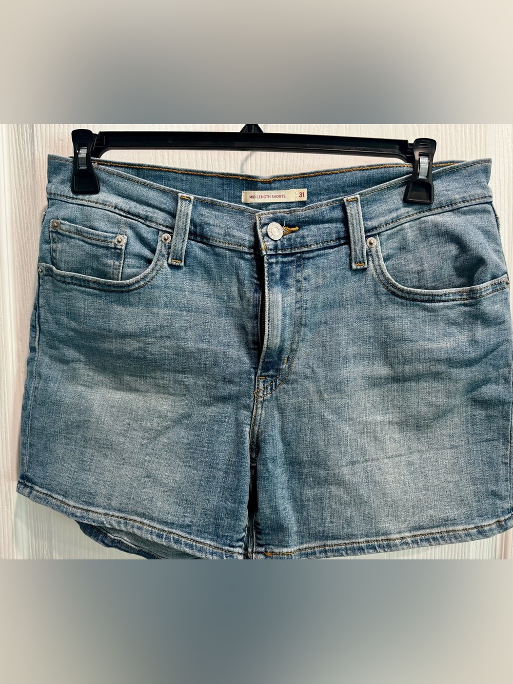 Women's Levi’s Faded Light Blue Denim Jean Shorts - Size 31 - NWOT